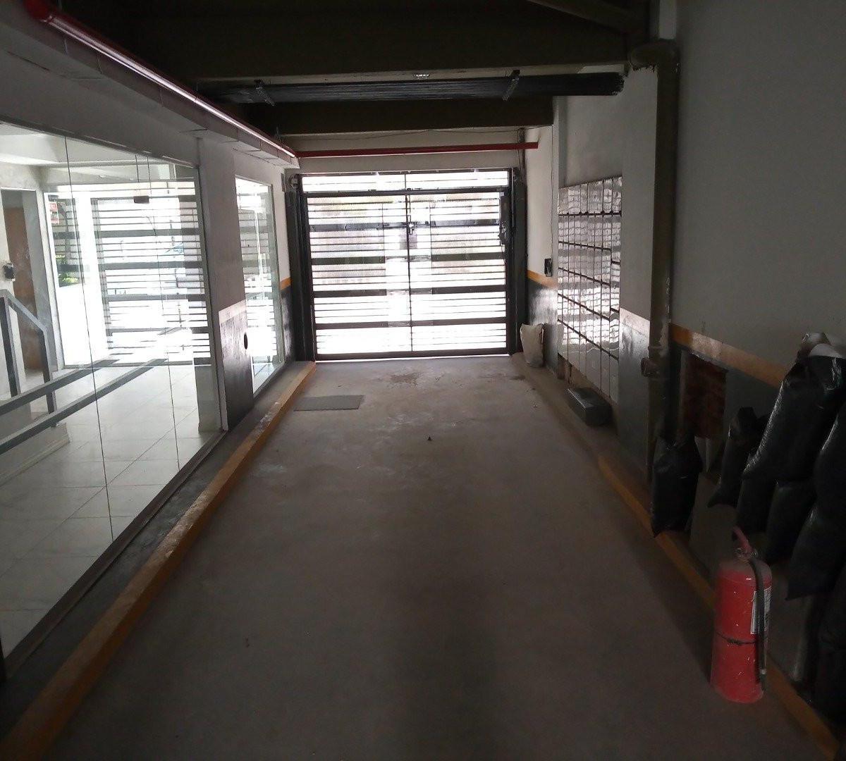 1 Ambiente a Estrenar Aranguren 2300 Flores 3