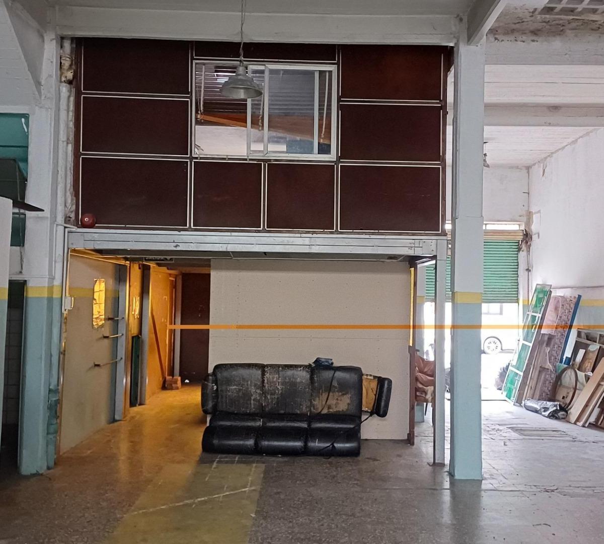 Galpon con Vivienda Oportunidad! Miralla Al 2100 Mataderos 5
