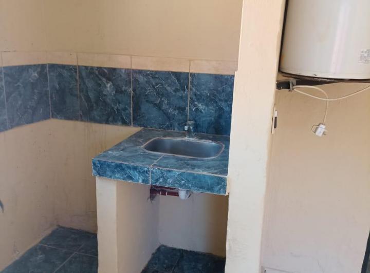 Se escucha oferta razonable-Lote de 400 m2 con 4 edificaciones-