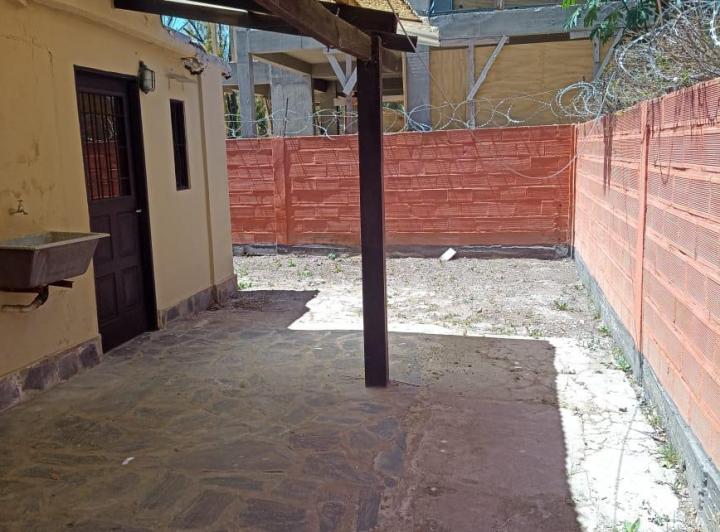 Se escucha oferta razonable-Lote de 400 m2 con 4 edificaciones-