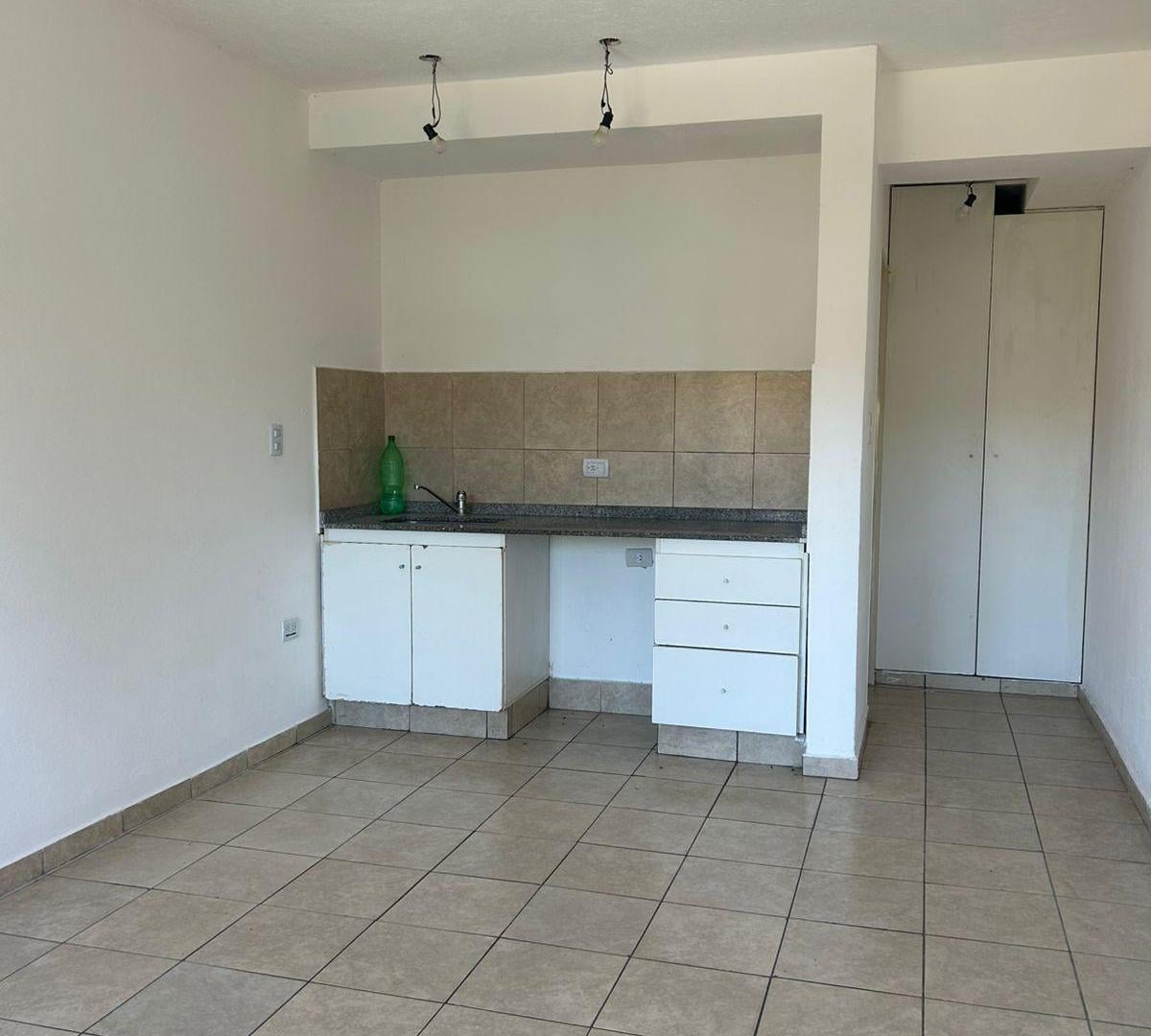 Foto de ALQUILER – MONOAMBIENTE EN PRIMER PISO – NUEVO DEL VISO, imagen 1