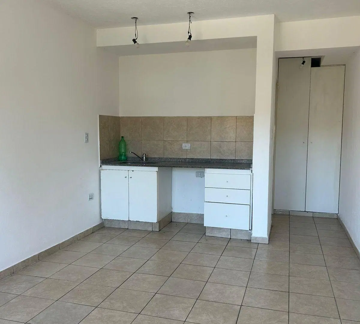 ALQUILER – MONOAMBIENTE EN PRIMER PISO – NUEVO DEL VISO 1