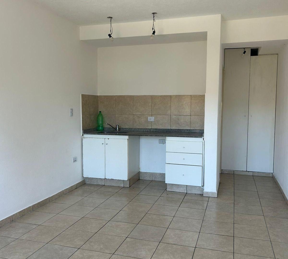 ALQUILER – MONOAMBIENTE EN PRIMER PISO – NUEVO DEL VISO