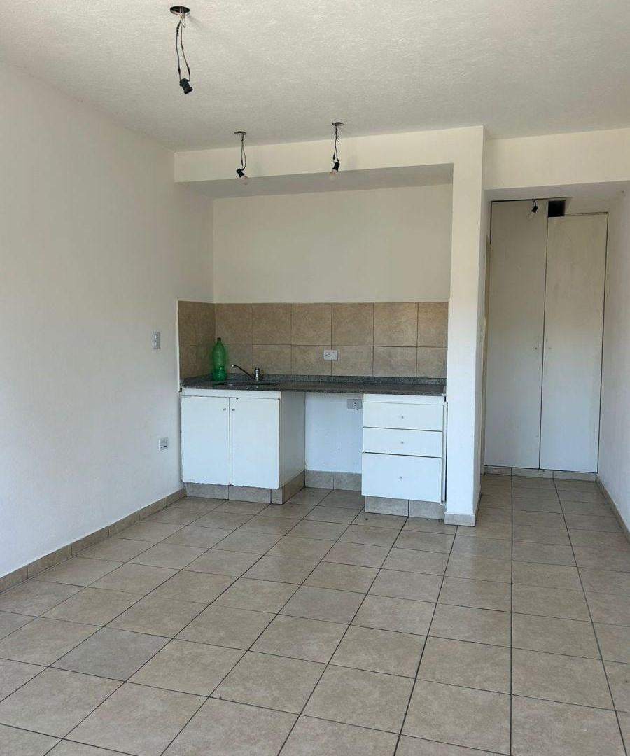 Foto de Monoambiente en Venta con Cochera–Excelente Inversión a Metros de Ruta, imagen 1
