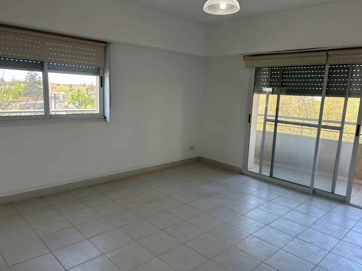 Foto de DPTO 2 AMB EN ALQUILER CON BALCON Y GARAJE – PILAR CENTRO, imagen 2