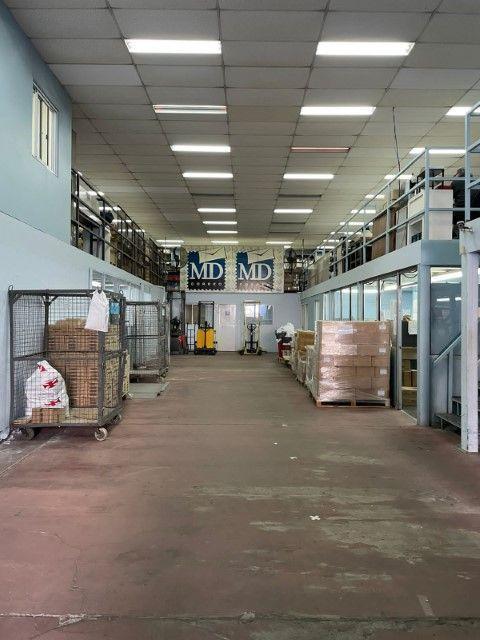Amplio Galpon con Montacarga y Varias Oficinas 4