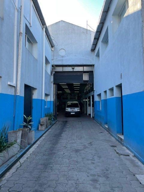 Amplio Galpon con Montacarga y Varias Oficinas 1