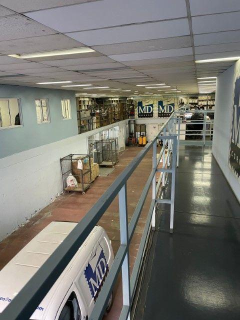 Amplio Galpon con Montacarga y Varias Oficinas 5