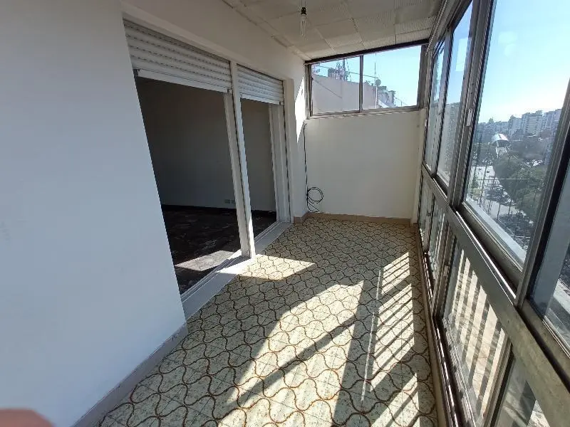 MONOAMBIENTE CON BALCON Y GRAN VISTA 4