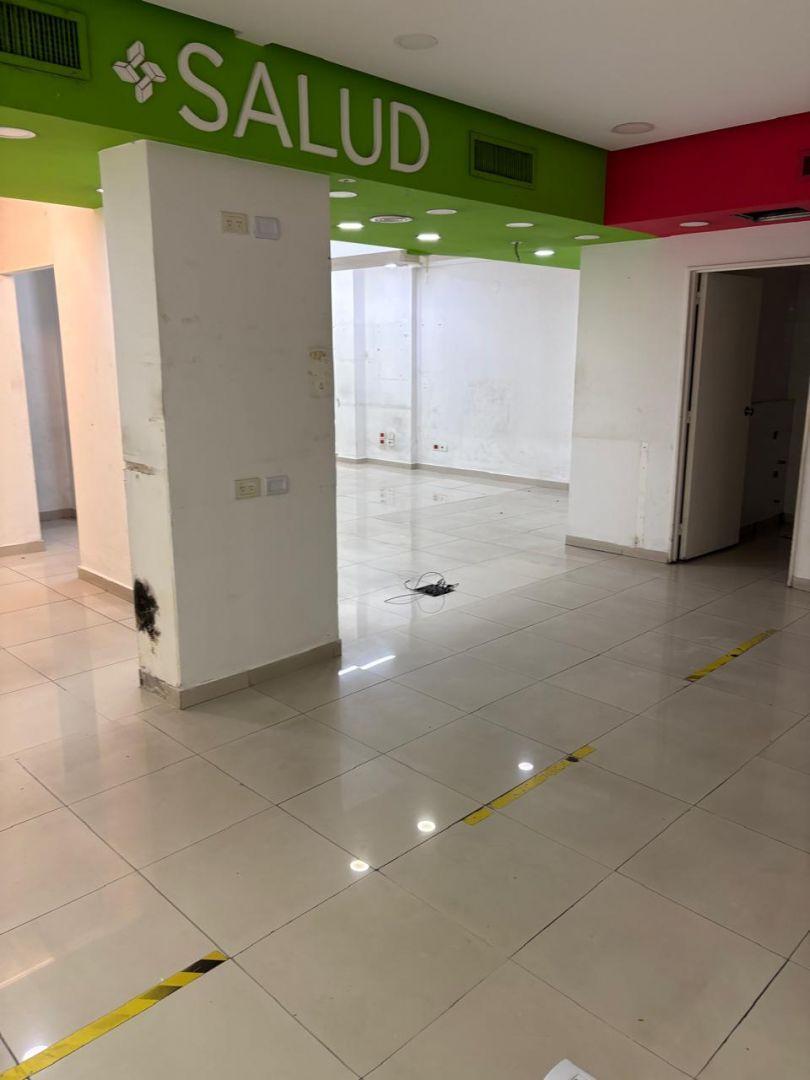 Foto de Local a media cuadra de Avda Pueyredon, imagen 2
