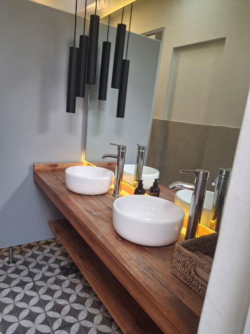 Casa 9 ambientes. | LACROZE, FEDERICO, AV. al 2000