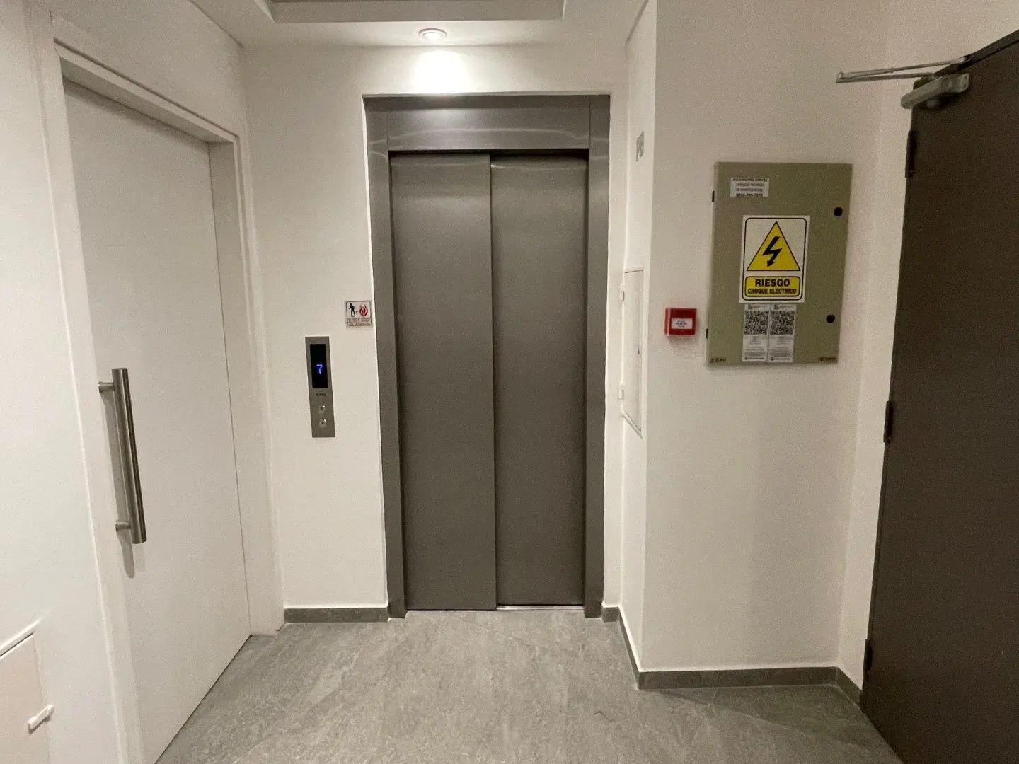 Oficina . | VIRREY DEL PINO al 2300 2