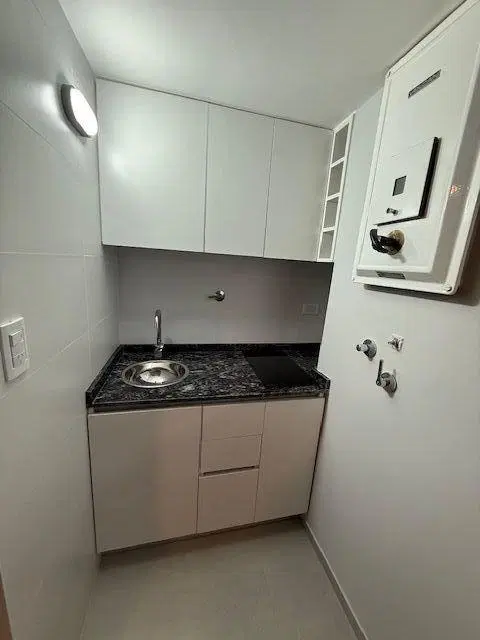 impecable!! MONOAMBIENTE A MEDIA CUADRA DEL SUBTE, APTO PROF 2