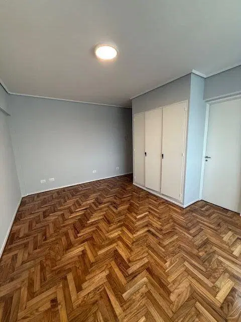 TODO RECICLADO. OFICINA/ CONSULTORIO A 1/2 CUADRA DEL SUBTE 1