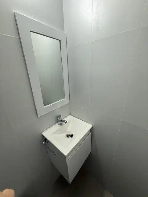 TODO RECICLADO. OFICINA/ CONSULTORIO A 1/2 CUADRA DEL SUBTE 3
