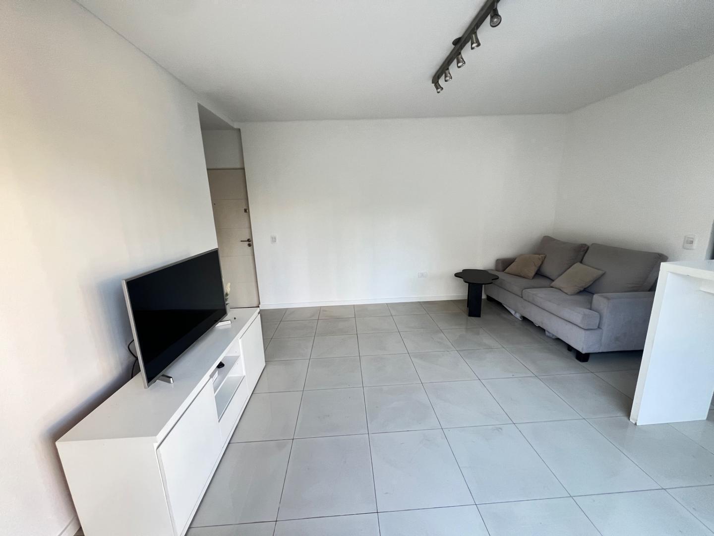 Foto de departamento en alquiler 2 amb. C/S Muebles con cochera, imagen 2