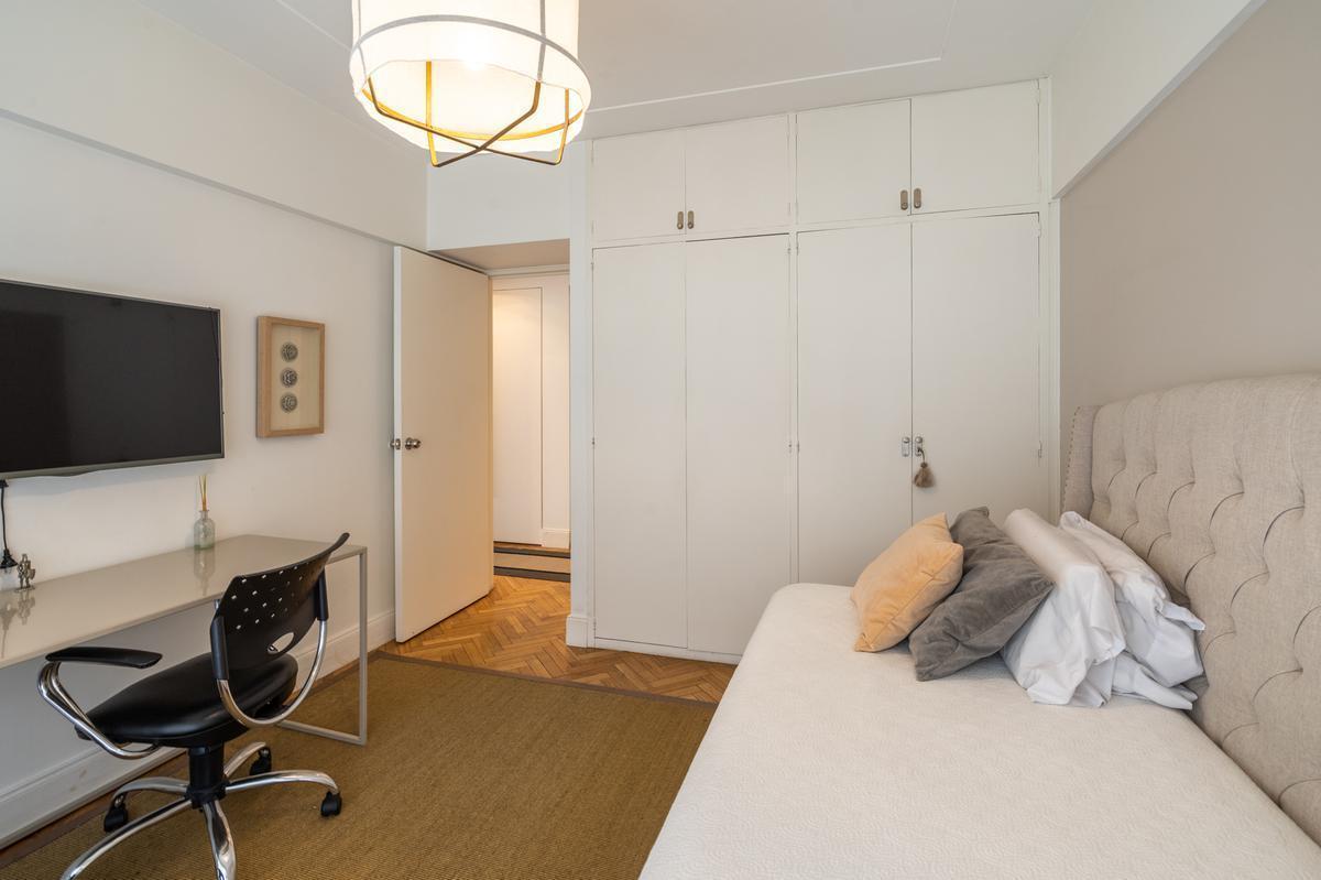 Venta de Piso de 6 Ambientes C/ Dep. en Recoleta 2