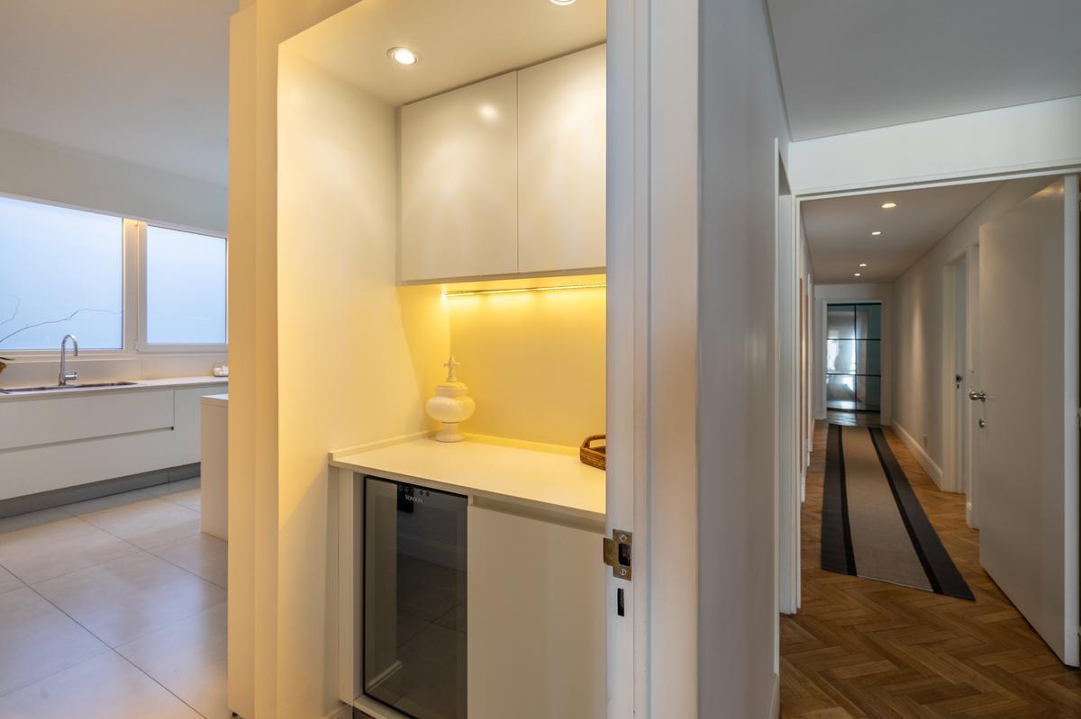 Venta de Piso de 6 Ambientes C/ Dep. en Recoleta 5