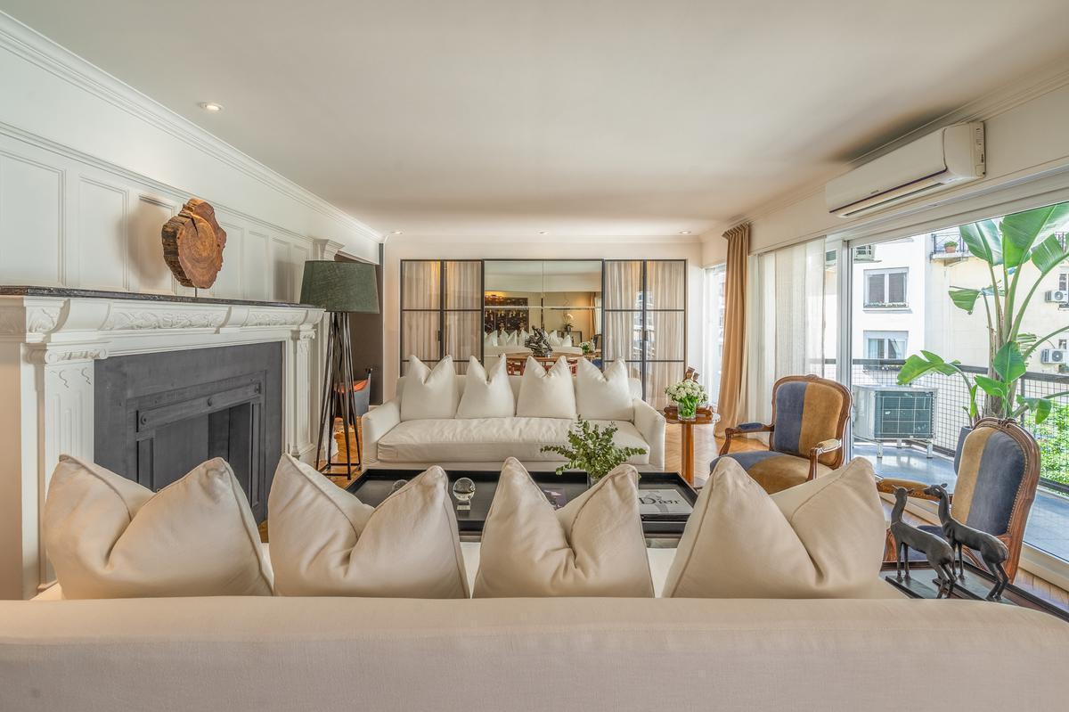 Venta de Piso de 6 Ambientes C/ Dep. en Recoleta 3