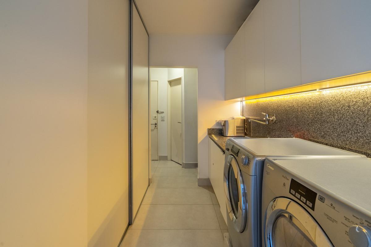 Venta de Piso de 6 Ambientes C/ Dep. en Ayacucho y Guido 1