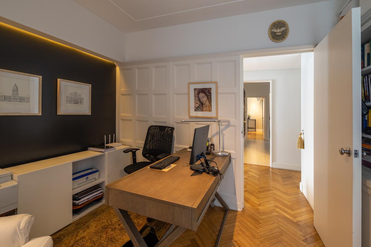 Venta de Piso de 6 Ambientes C/ Dep. en Ayacucho y Guido 2