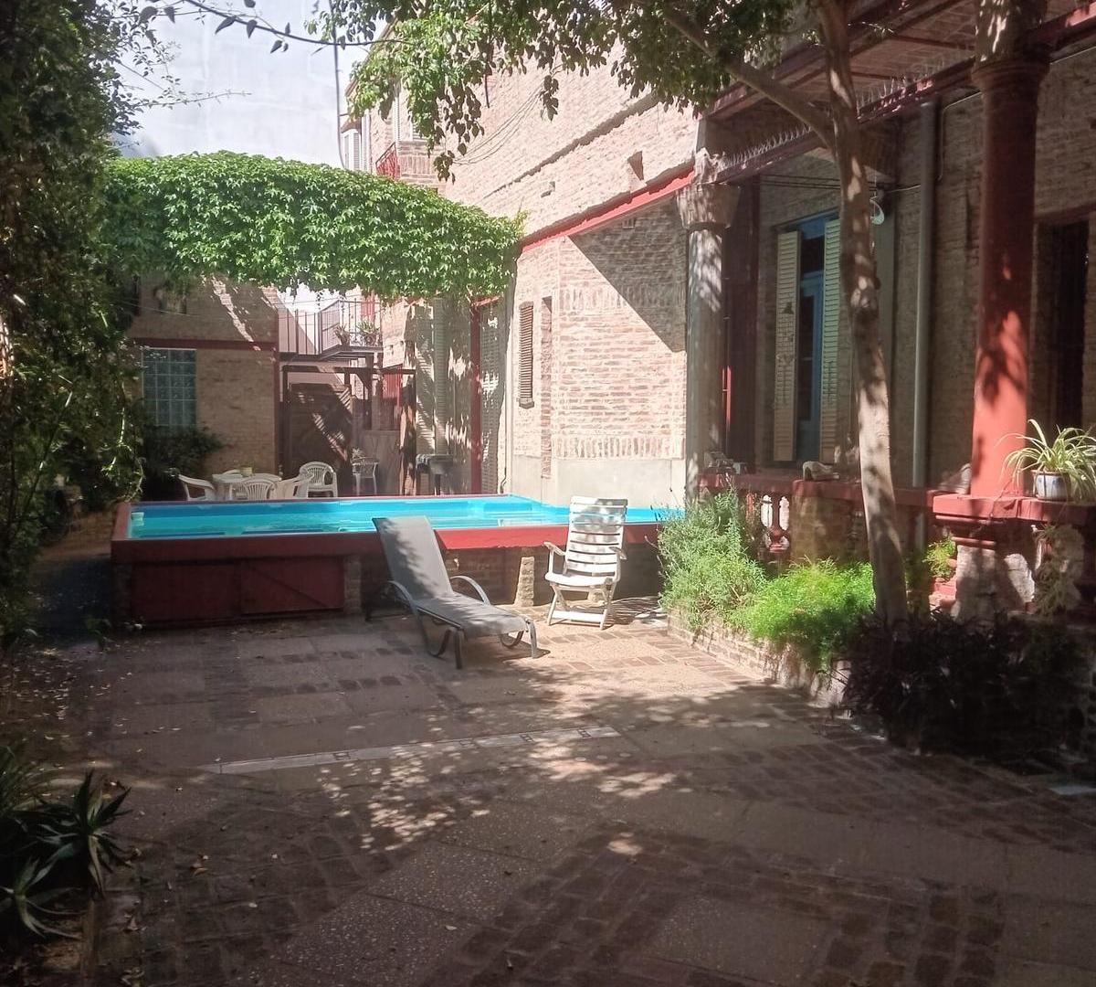 Casa de 5 Amb,  3 Deptos con Patio y Pileta en Venta en Nuñez