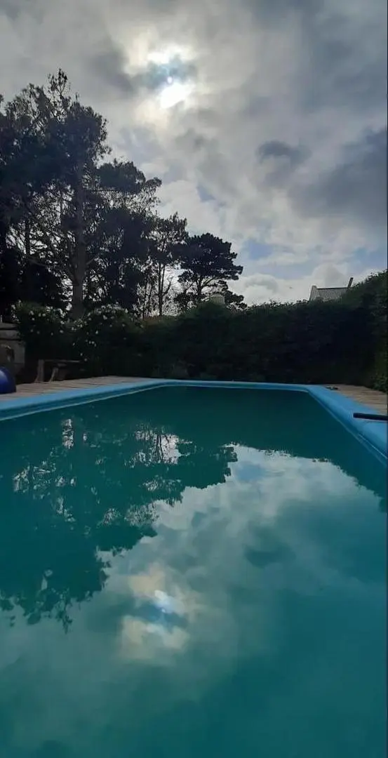 Casa en Las Toninas con jardin y pileta 3