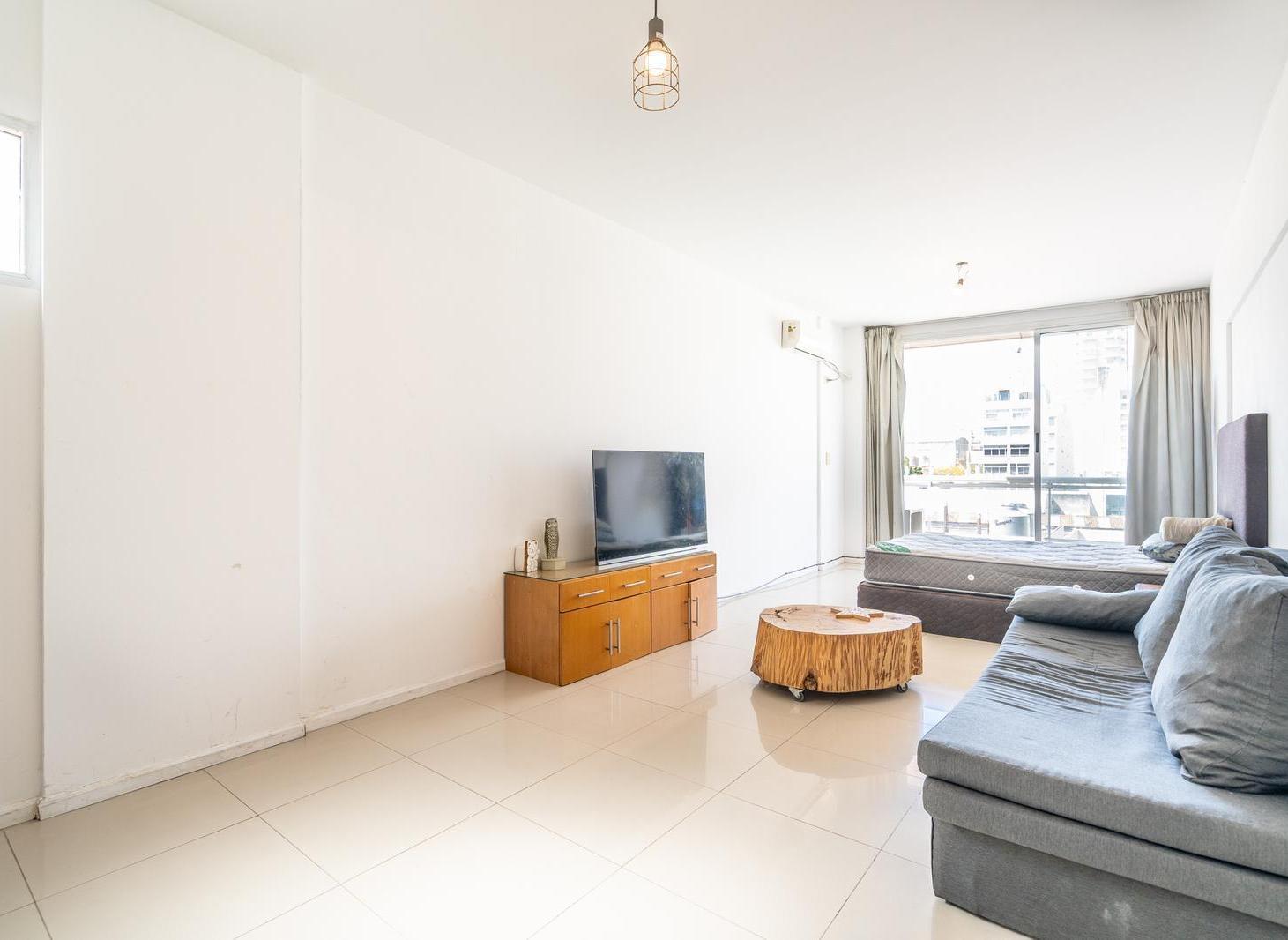 Monoambiente muy luminoso con balcón y amenities en Boyacá 400