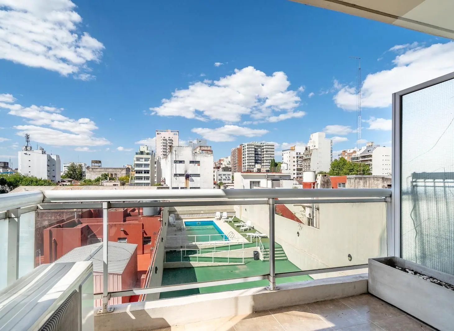 Monoambiente muy luminoso con balcón y amenities en Boyacá 400 5