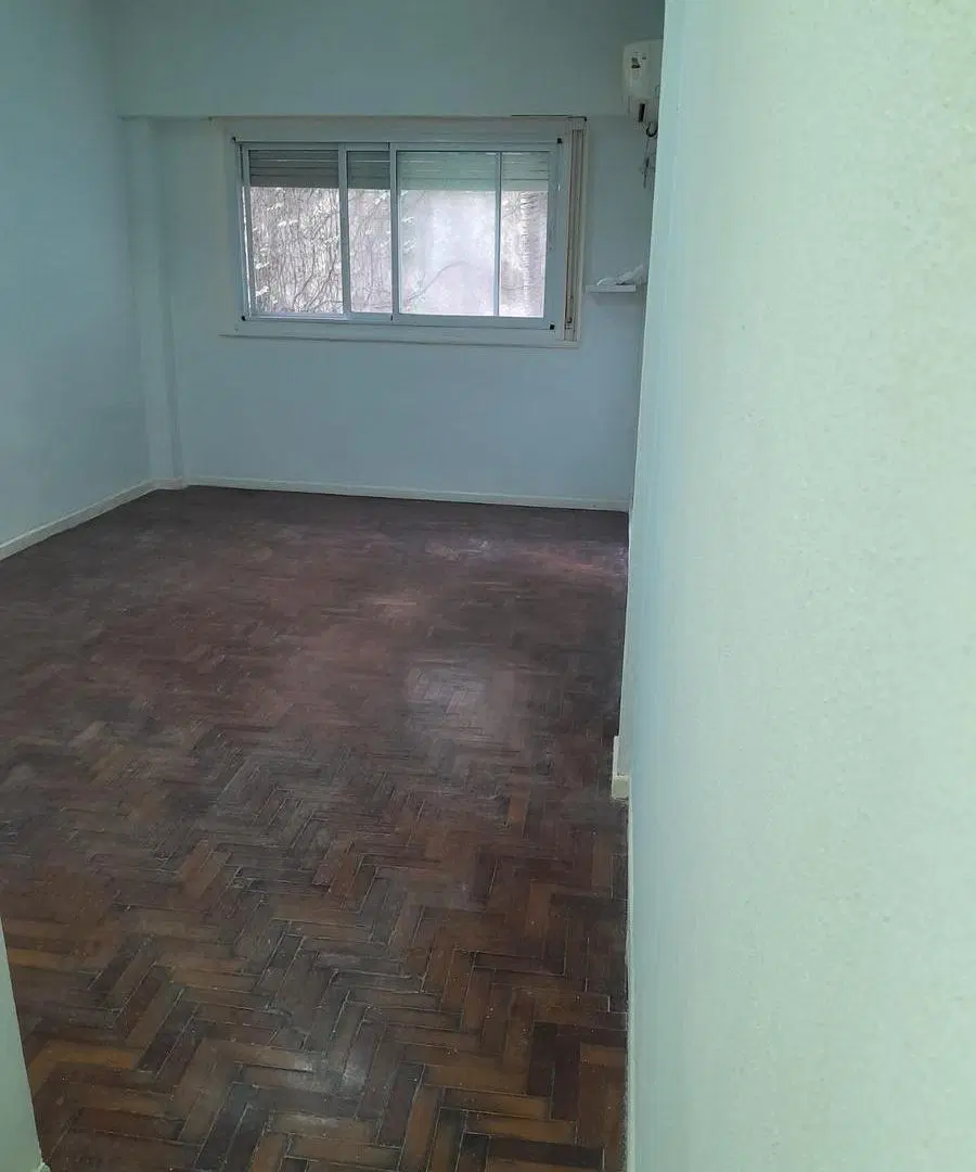 Alquiler de Departamento de 3 ambientes con dependencia como 4to ambi en Parque Centenario $880.000. 3