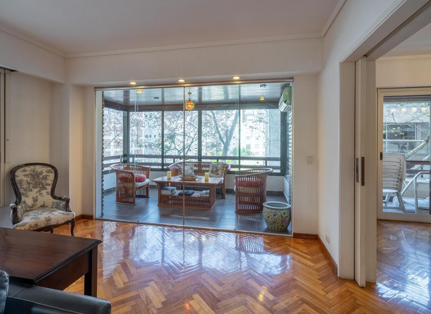Venta de Excelente Piso 5 Amb. - 2 Coch. Fijas/ Terraza/ Balcón