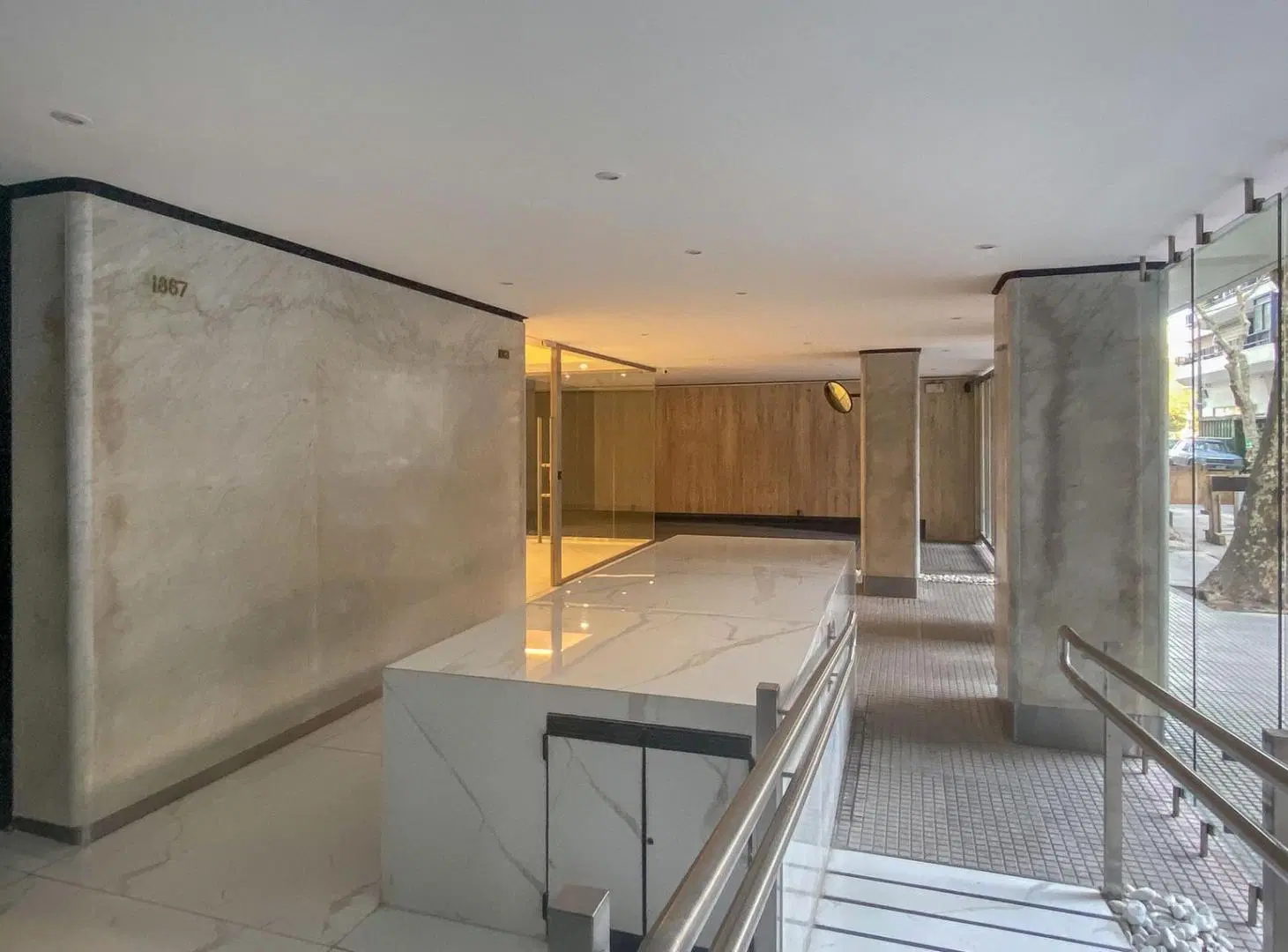 Venta de Excelente Piso 5 Amb. - 2 Coch. Fijas/ Terraza/ Balcón 2