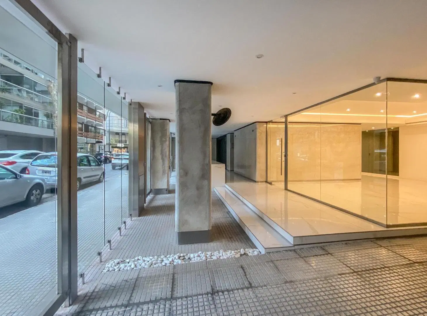Venta de Excelente Piso 5 Amb. - 2 Coch. Fijas/ Terraza/ Balcón 3