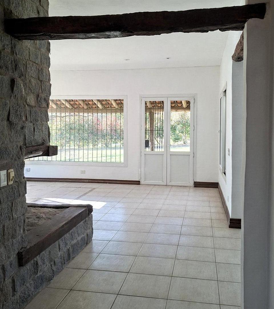 Foto de Importante casa en venta sobre lote de 2.500 m2 en Chacras del Ocho, al, imagen 3