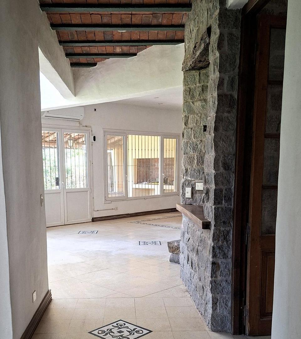 Foto de Importante casa en venta sobre lote de 2.500 m2 en Chacras del Ocho, al, imagen 1