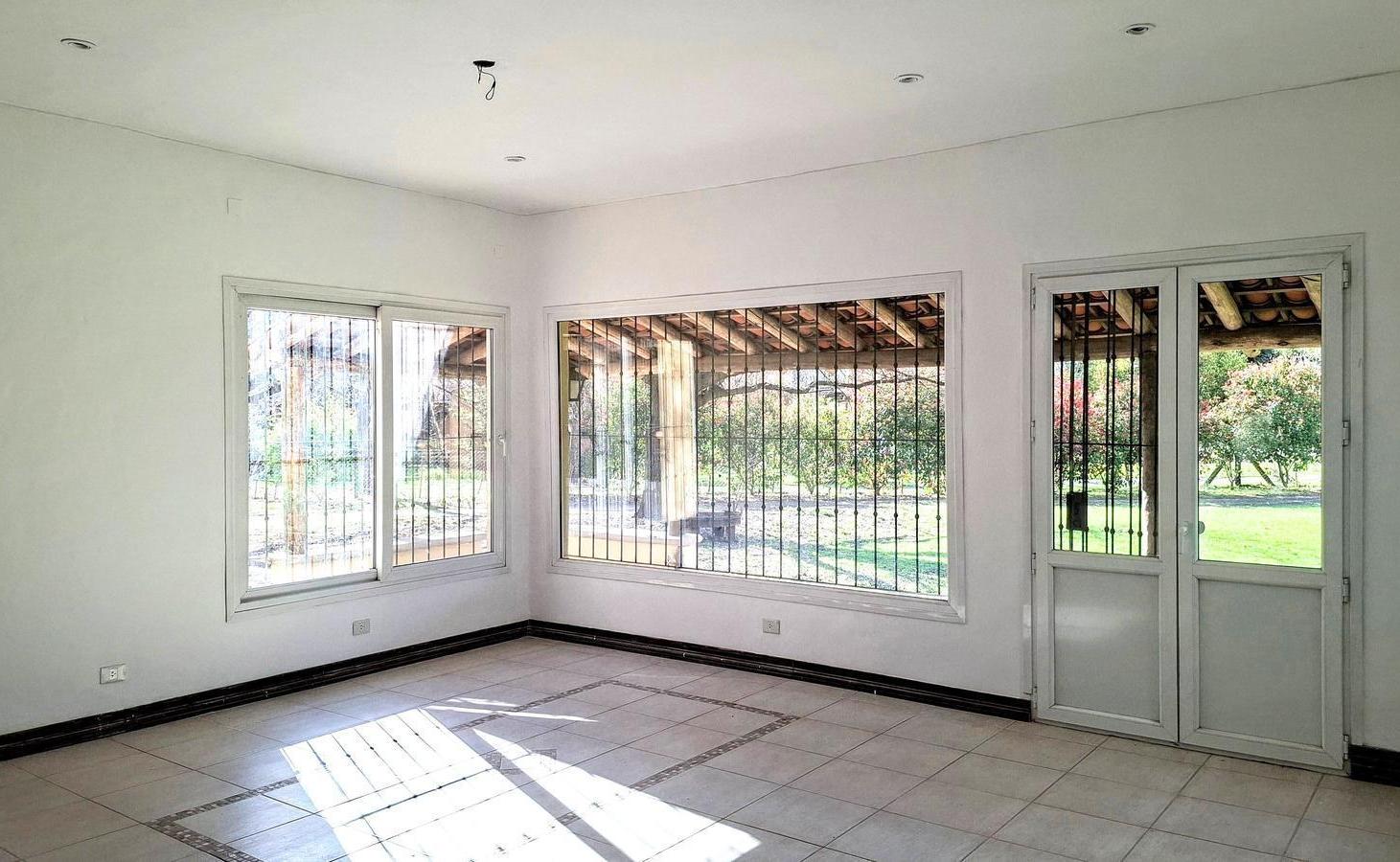 Foto de Importante casa en venta sobre lote de 2.500 m2 en Chacras del Ocho, al, imagen 4
