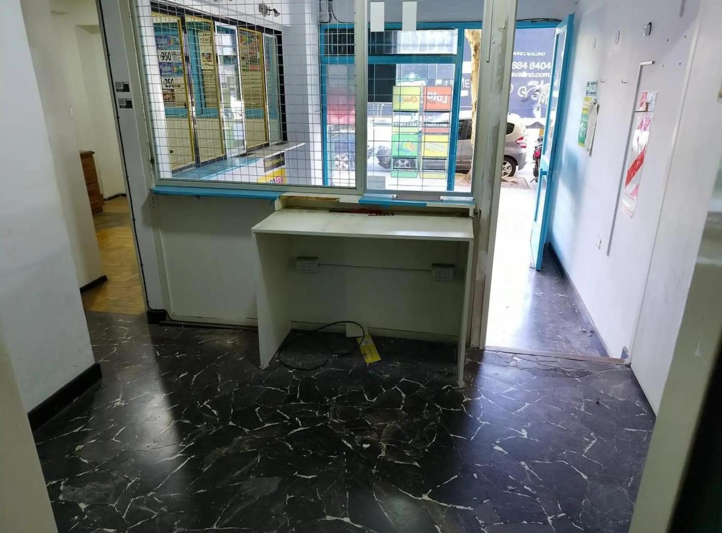 Foto de CABALLITO - LOCAL COMERCIAL + VIVIENDA - AV D VELEZ 5400, imagen 4