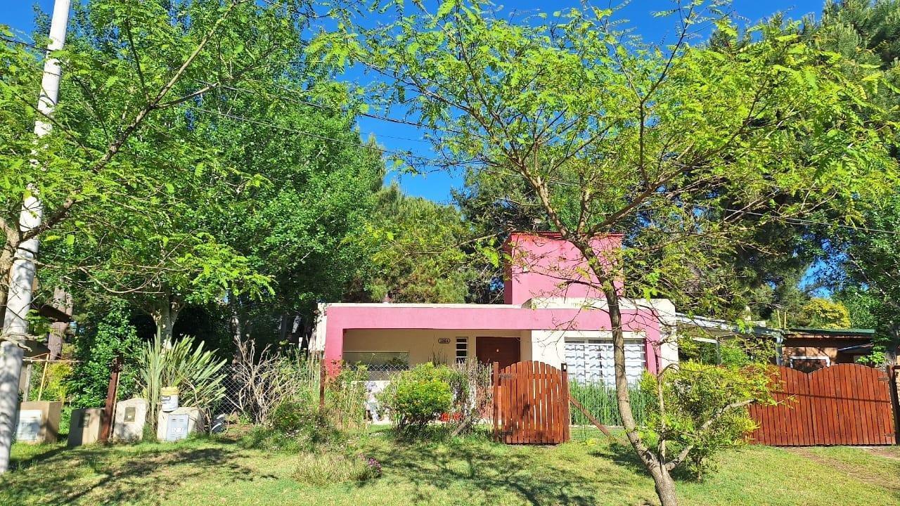 Casa moderna en alquiler de verano, para 6 personas, con cochera, pinamar valeria del mar, seguridad
