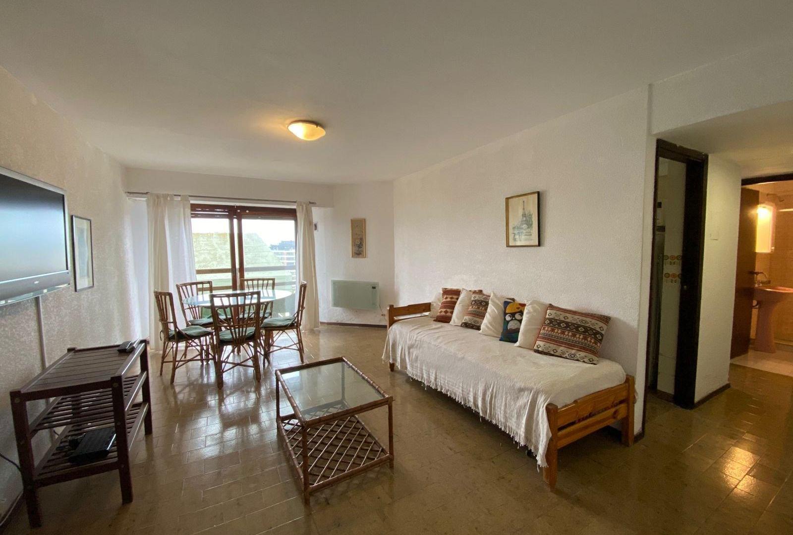 Departamento en Alquiler anual 3 ambientes Pinamar Centro - De Las Ballenas Y De Las Artes 99