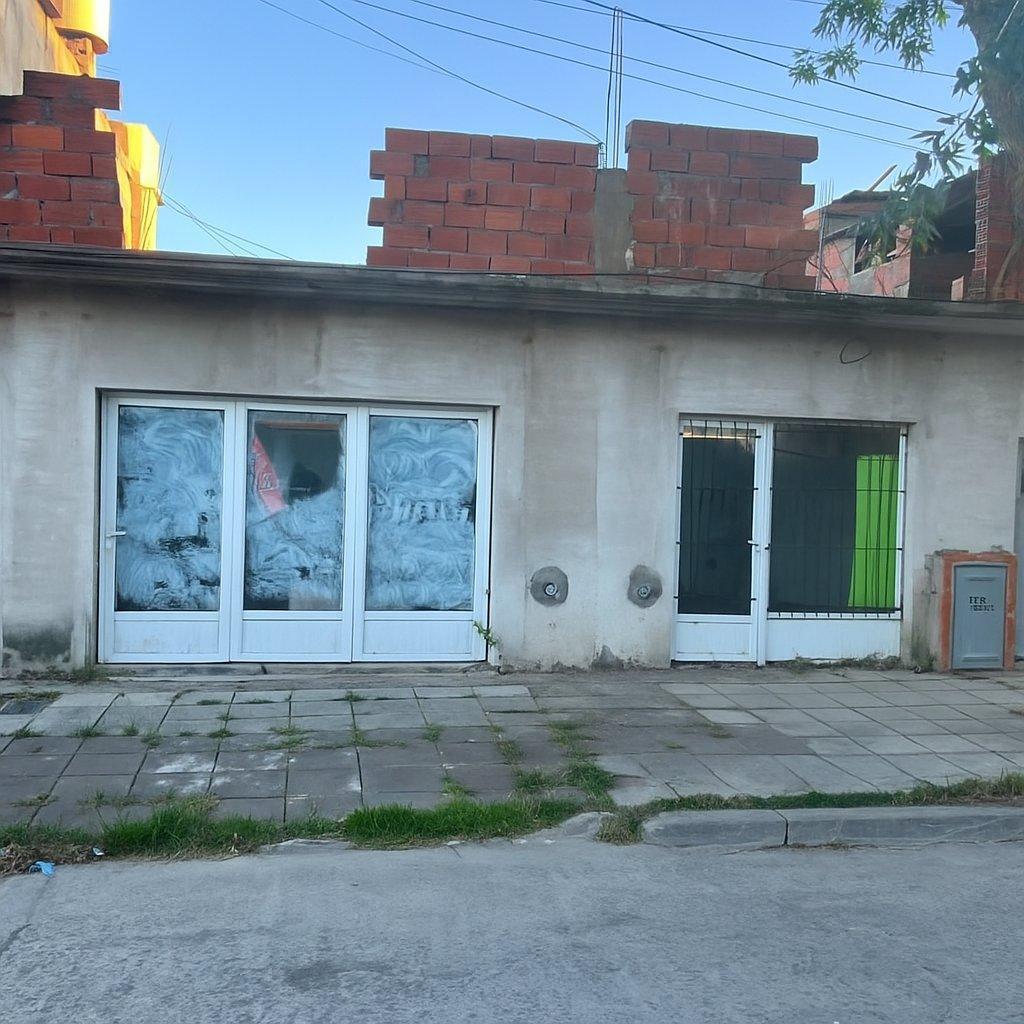Local con Terreno en General Madariaga
