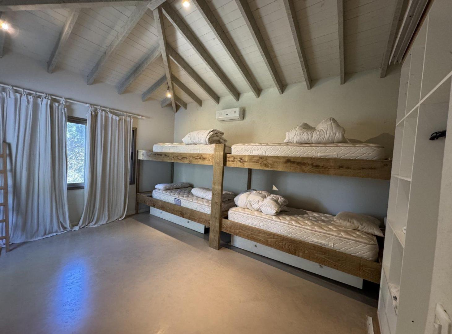 CASA PARA 12 PERSONAS EN ALQUILER EN COSTA ESMERALDA.