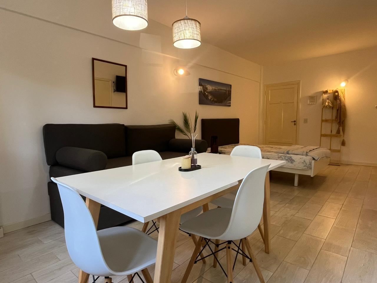 Monoambiente en venta, en Pinamar centro, equipado, luminoso