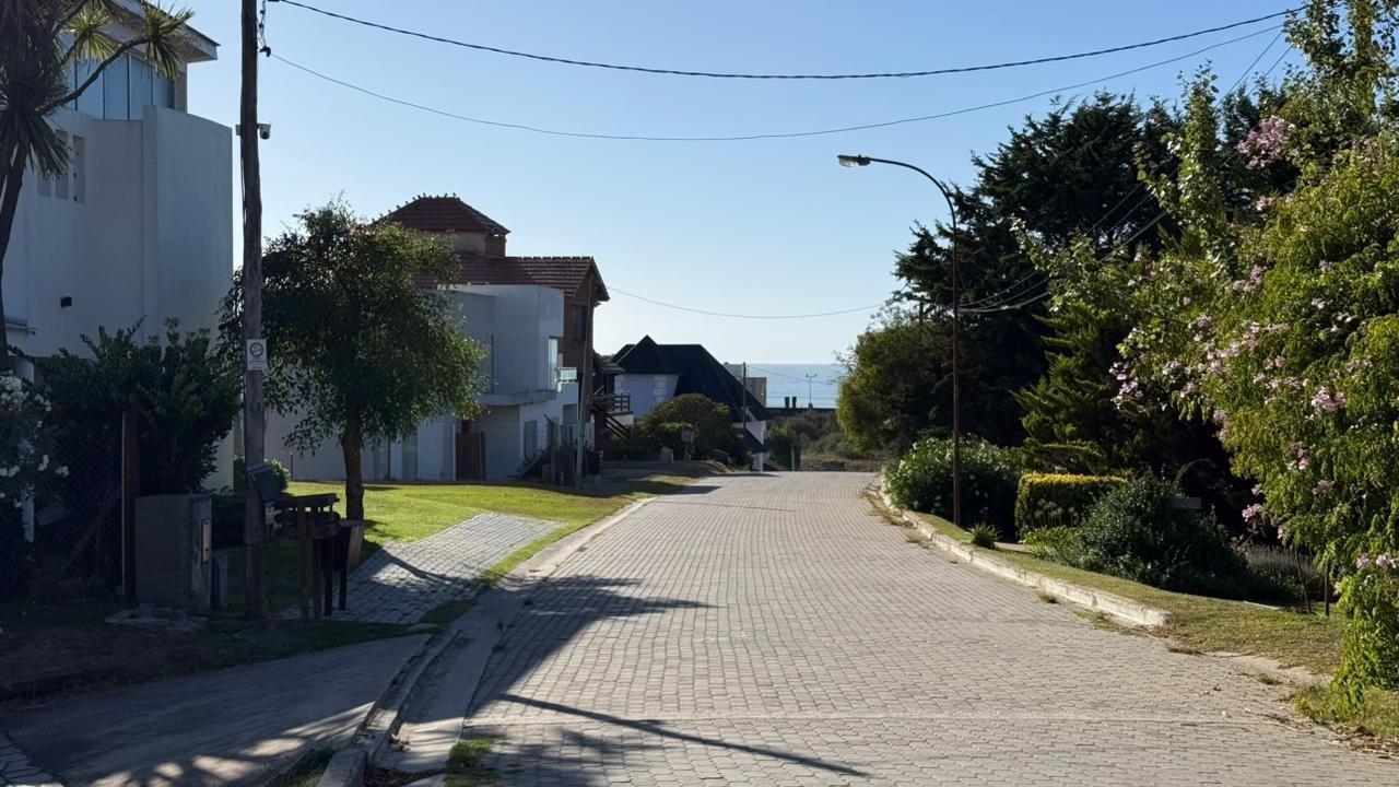 CASA TRADICIONAL EN VENTA  ZONA IGLESIA CERCA DE LA PLAYA, 5 DORMITORIOS, PILETA, GAS NATURAL, De La