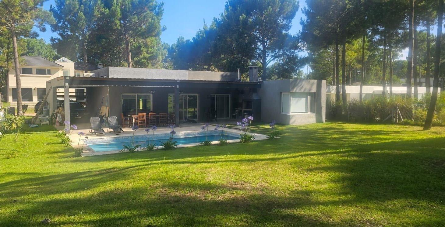 CASA MODERNA CON PILETA EN VENTA ALAMOS PINAMAR NORTE GAS NATURAL FINANCIACION