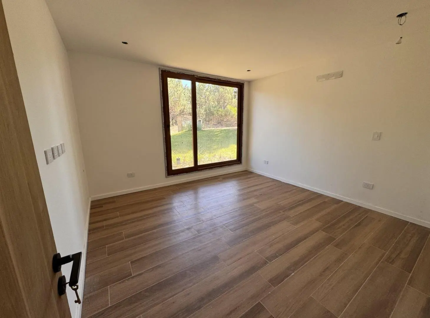 CASA EN VENTA 5 AMB. BARRIO RESIDENCIAL 1. CERCA DEL MAR 5