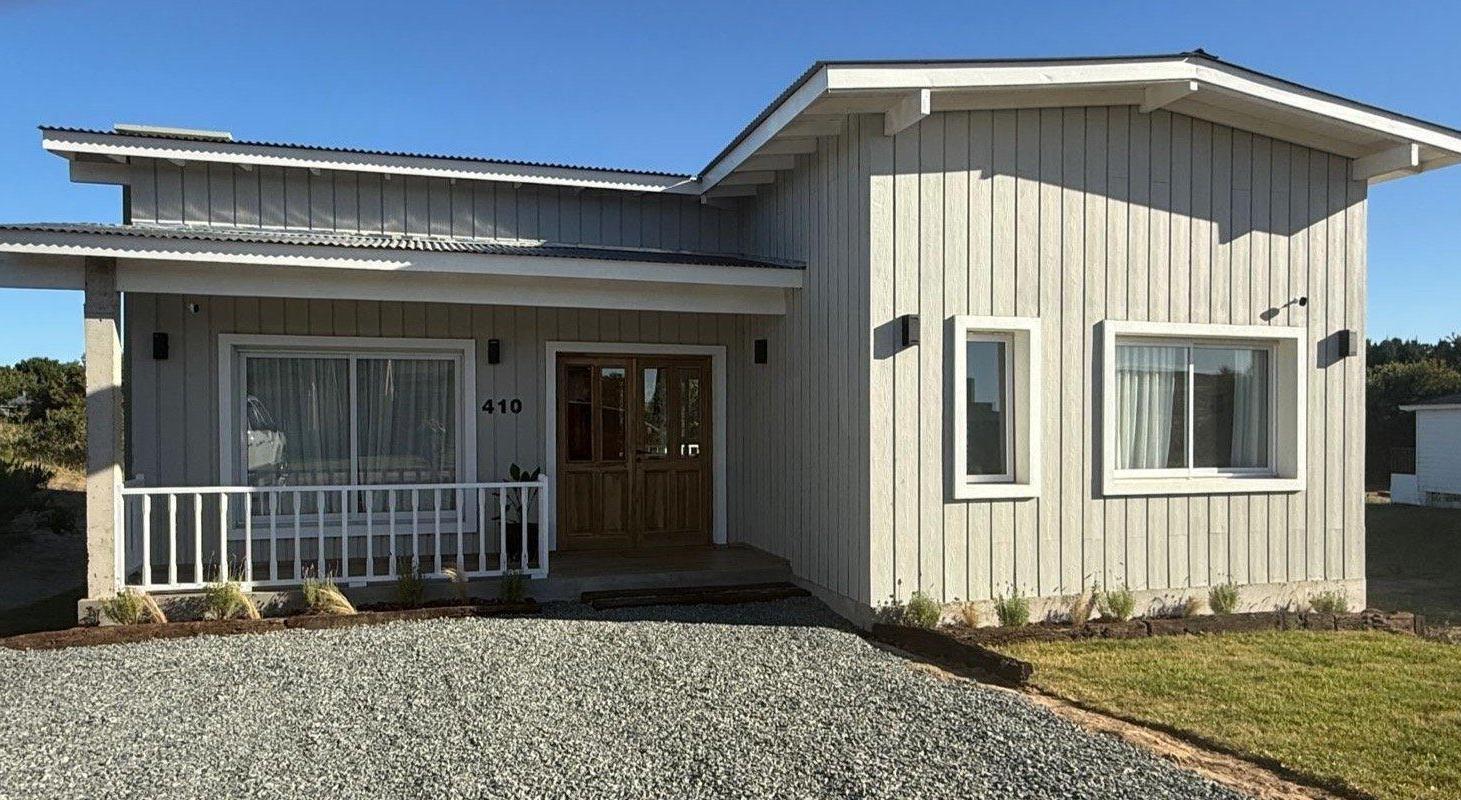 Casa a estrenar en Costa Esmeralda Senderos 4 estilo californiano 4 dormitorios