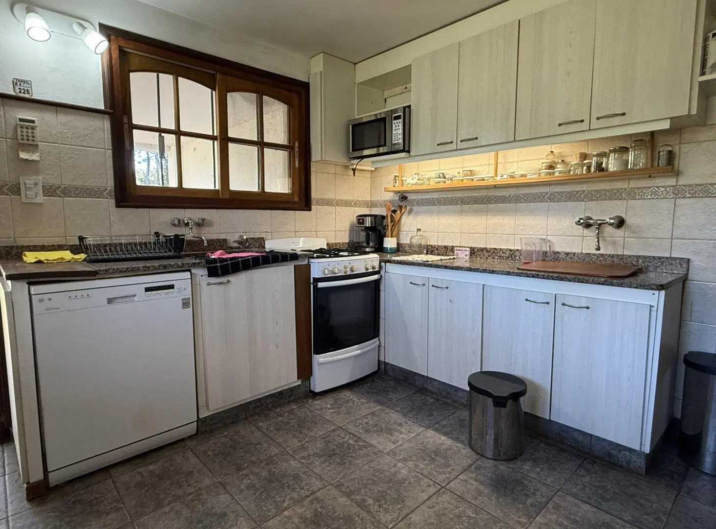 Casa en venta, golf viejo, Pinamar, con cuatro dormitorios y gas natural 2