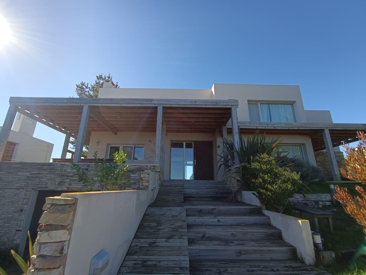 Casa en venta en Costa Esmeralda, Golf 1, fondo a campo de golf y laguna