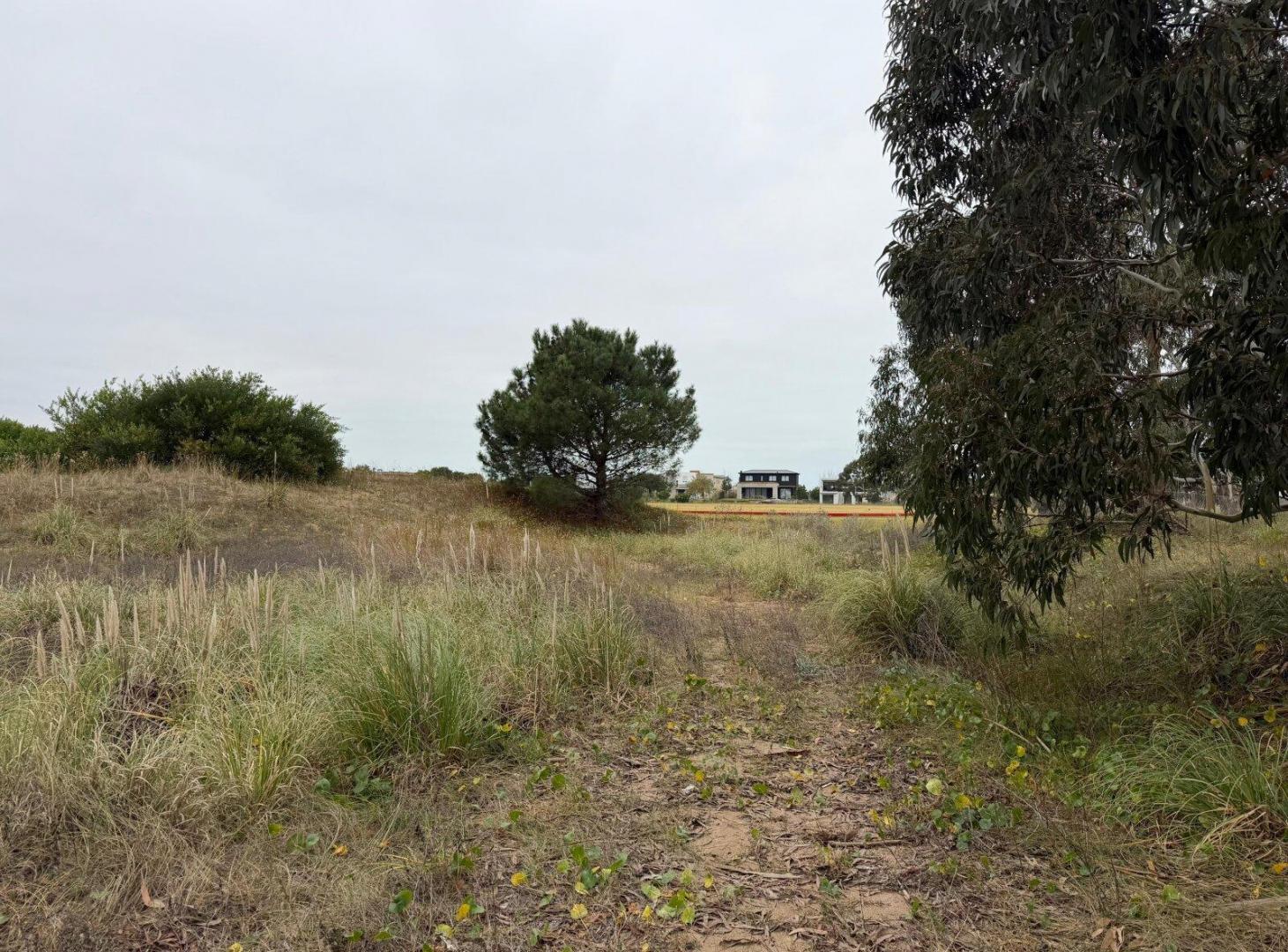 LOTE CON FONDO A LA CANCHA DE POLO. ECUESTRE 309. COSTA  ESMERALDA.