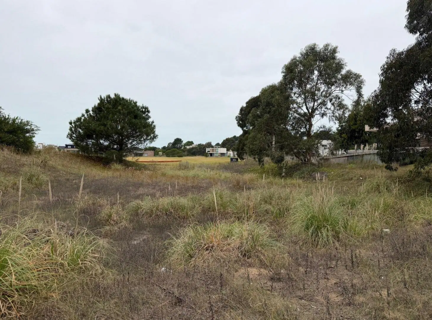 LOTE CON FONDO A LA CANCHA DE POLO. ECUESTRE 309. COSTA  ESMERALDA. 3
